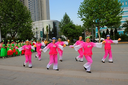 广场舞大赛草堂.jpg 广场舞大赛草堂.jpg