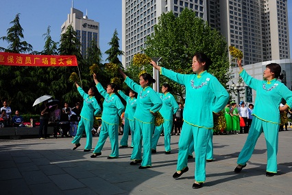 广场舞大赛秦唐公园.jpg 广场舞大赛秦唐公园.jpg