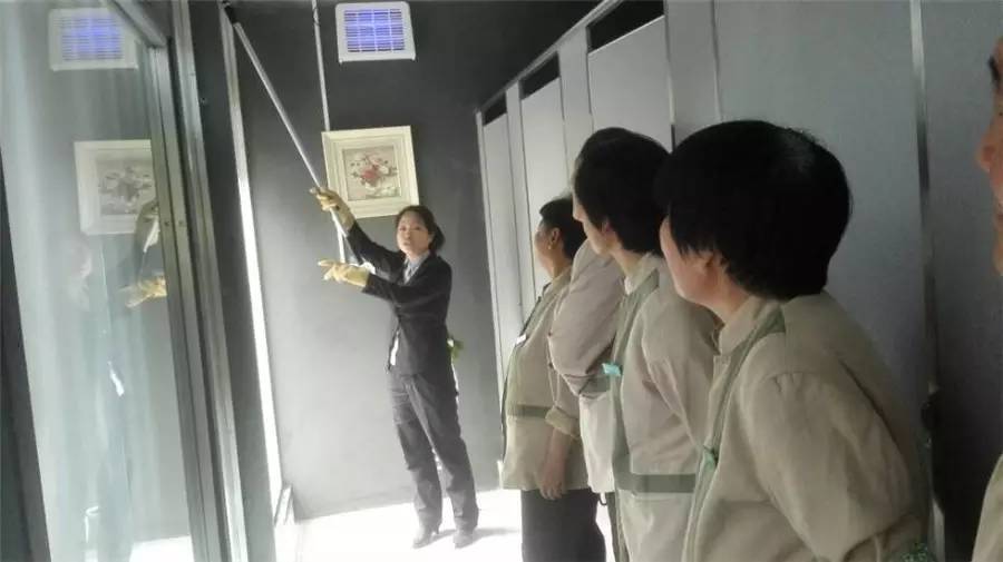 公园保洁技能比武1.jpg 公园保洁技能比武1.jpg